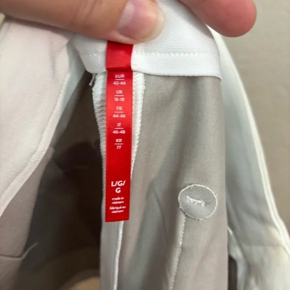 NWT Spanx On-the-Go 4” Silver Lining Technology Shorts Classic White Size L - Picture 10 of 13